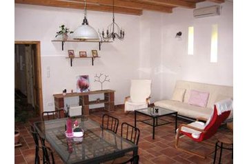 Madjarska Privát Egerszalók, Eksterijer